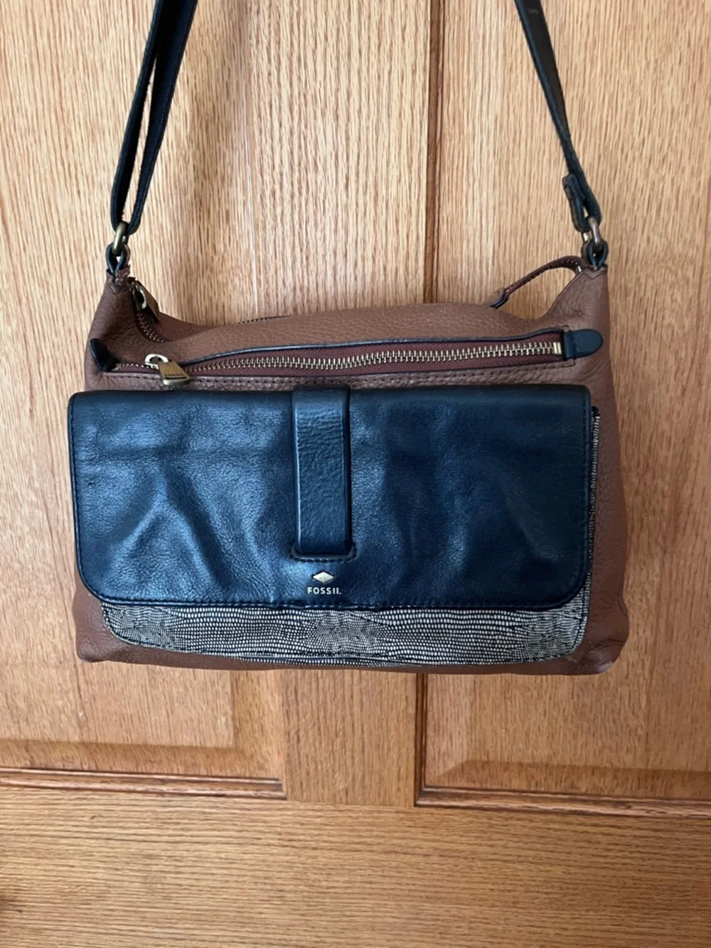 Fossil Kinsley Brown and Black Leather Crossbody with Textured Accent